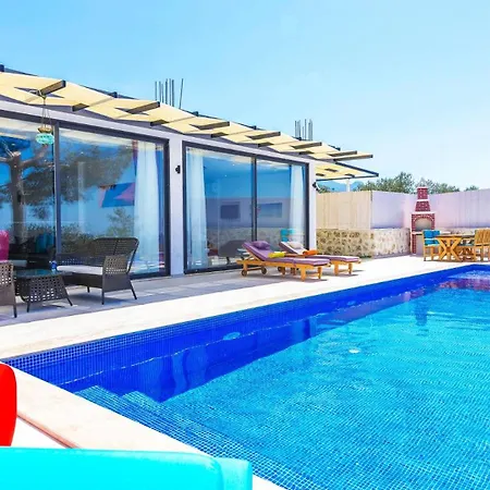Uzumlu Village 1 Bedroom فيلة *